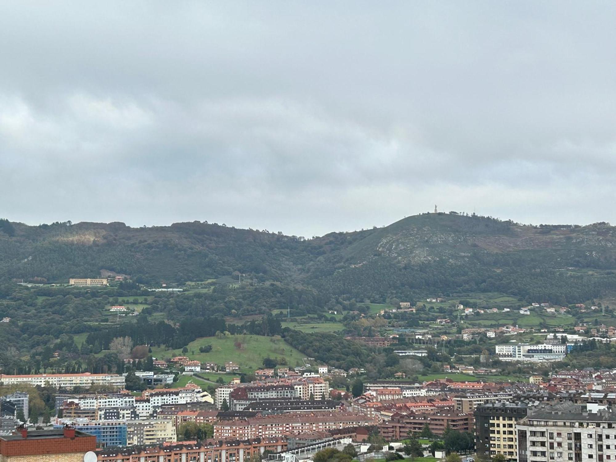 Vistas Monte Naranco Apartamento Con Parking 5Euros Al Dia Ов'єдо Екстер'єр фото